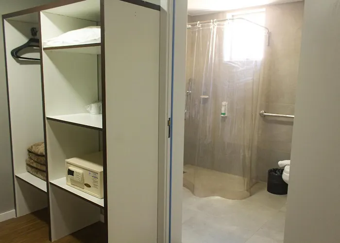 Master Express Baixa - Proximo Ao Araujo Viana, Ufrgs, Santa Casa E Beira-rio Hotel 3*